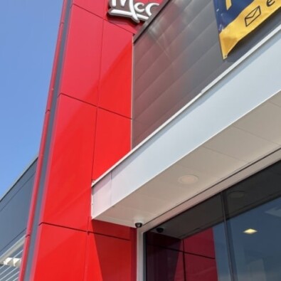 McDonald's,_projet_commercial,_rev_tement_m_tallique_ad_300_et_alpolic